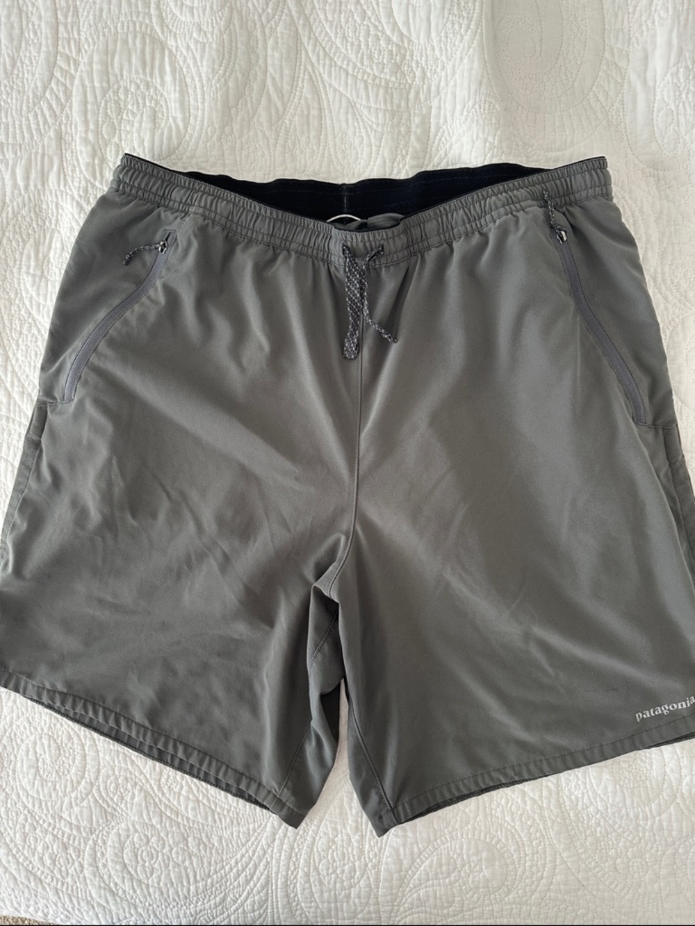 Men’s Patagonia lined board swim shorts - L